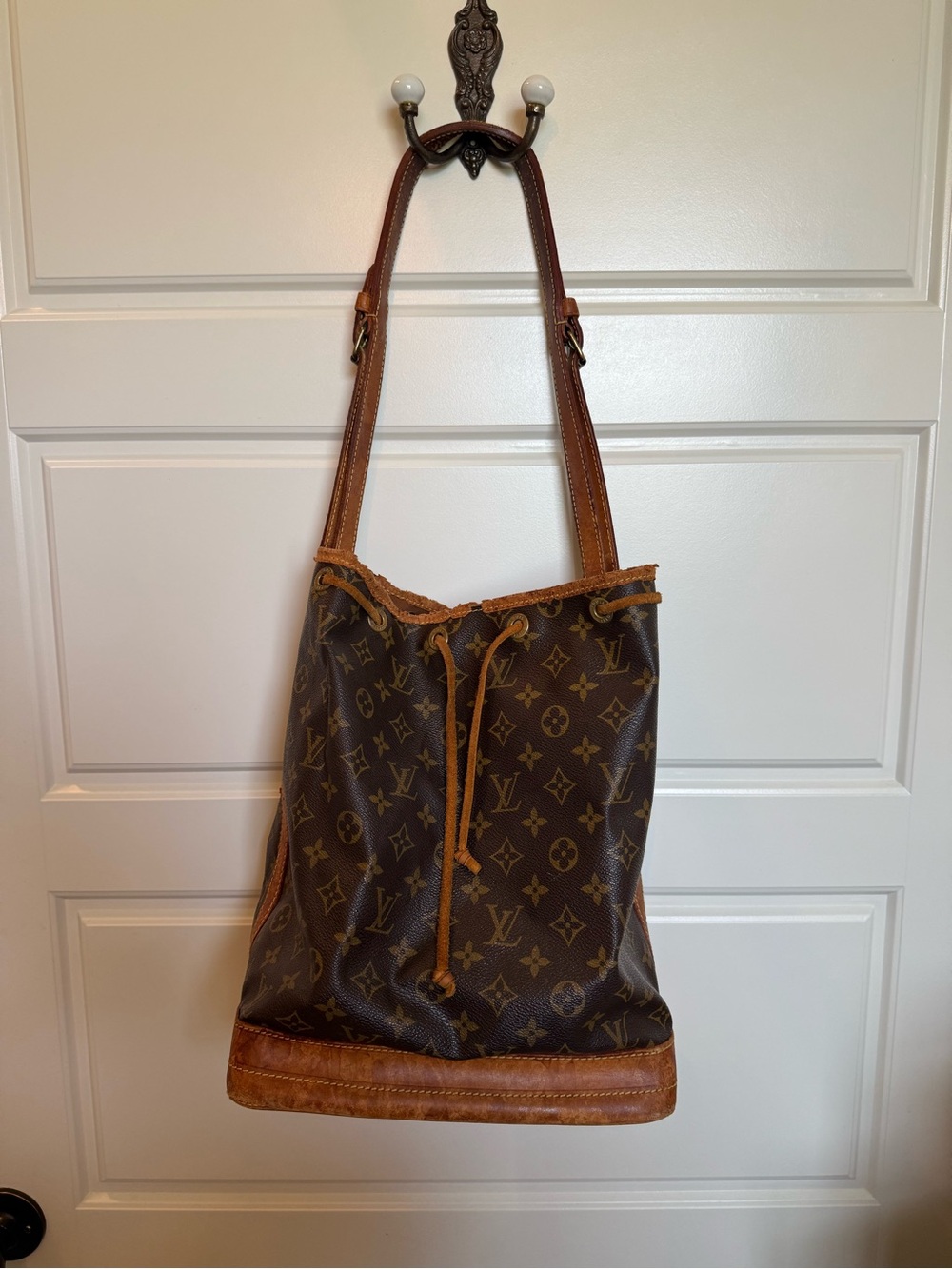 Louis Vuitton Monogram Canvas Drawstring Shoulder Bag in Brown and Tan - Picture 1 of 10